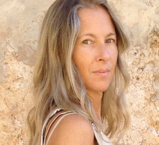Hero Lea Morgan, psychic medium